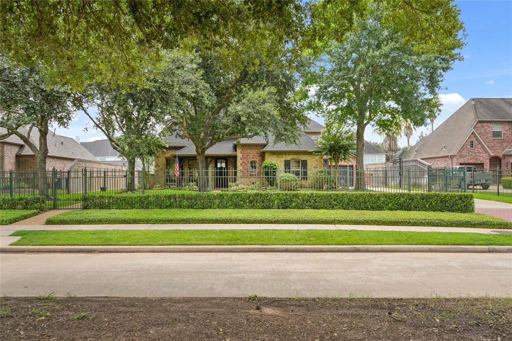 26 Waters Lake Boulevard