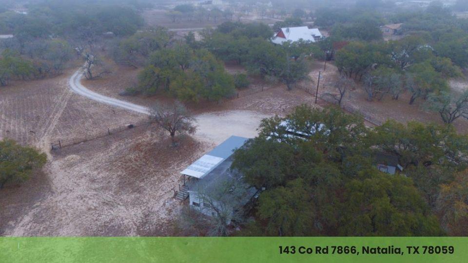 143 County Road 7866, Devine, Texas image 5