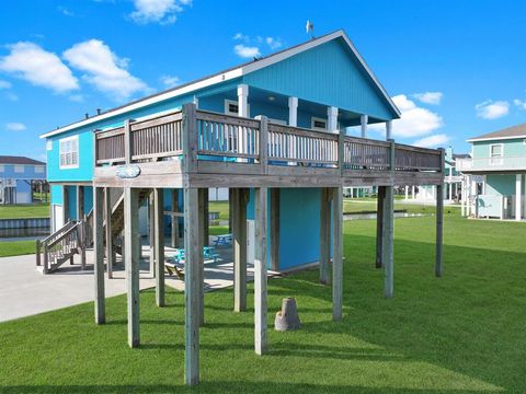 Photo of 936 Surf Road, Crystal Beach, TX 77650 (MLS # 50976023)