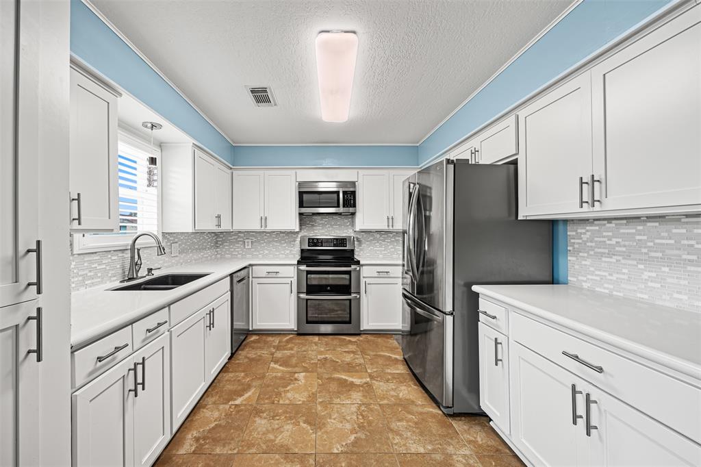 843 Marlin Street, Hitchcock, Texas image 11
