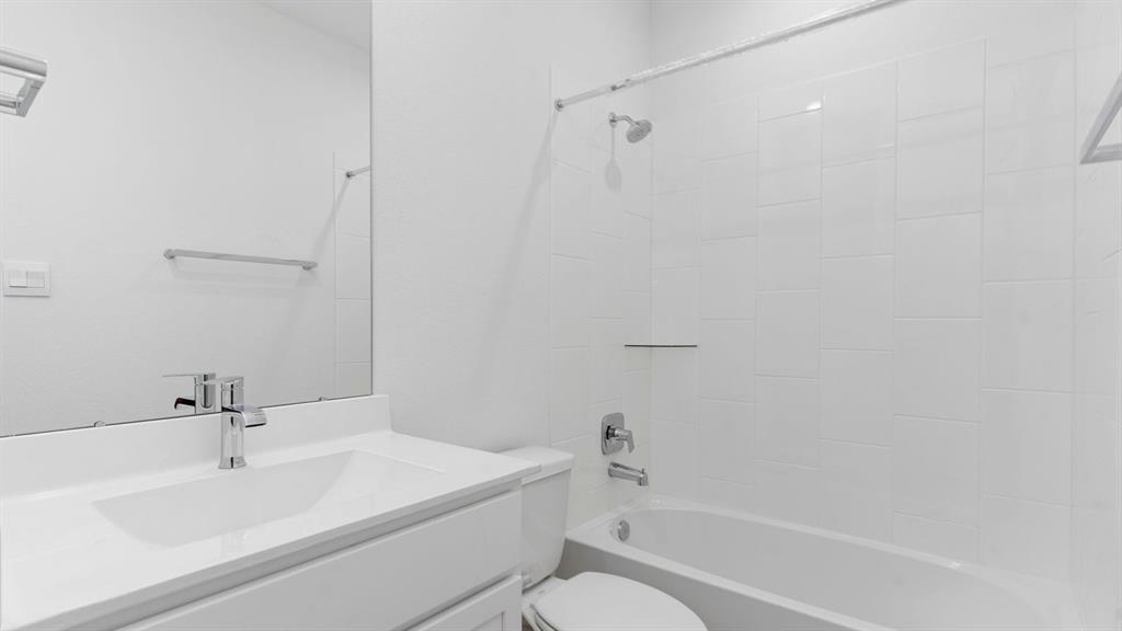 5030 Balcolm Drive, Fresno, Texas image 6