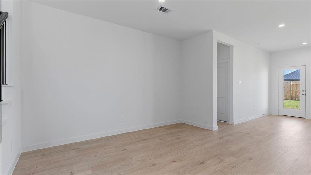 5030 Balcolm Drive, Fresno, Texas image 7