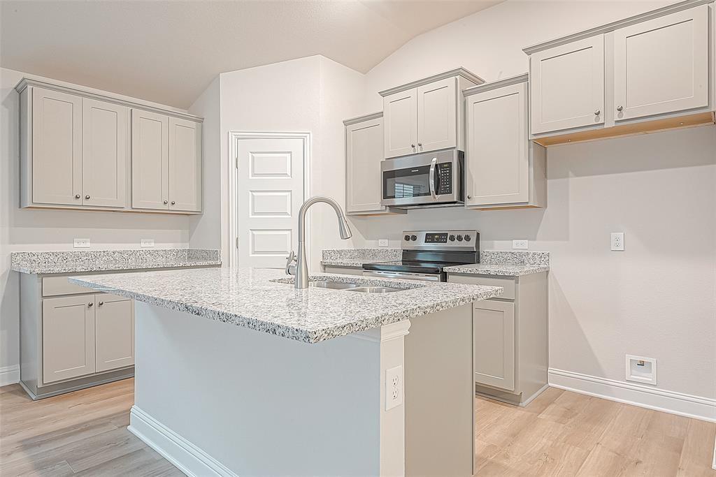404 Bryan Way, Angleton, Texas image 2