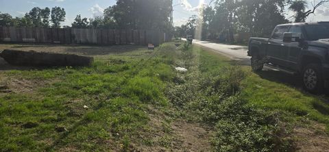 Photo of 1 De Soto Street, Houston, TX 77091 (MLS # 23259640) Photo of 1 De Soto Street, Houston, TX 77091 (MLS # 23259640)