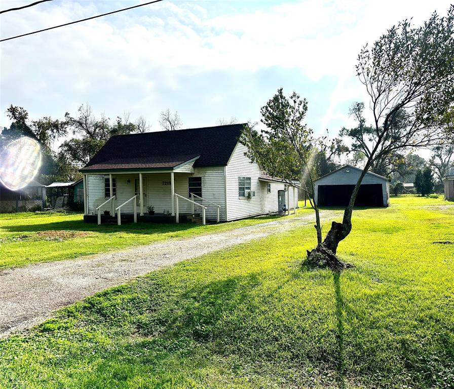 7219 Live Oak Drive, Jones Creek, Texas image 1