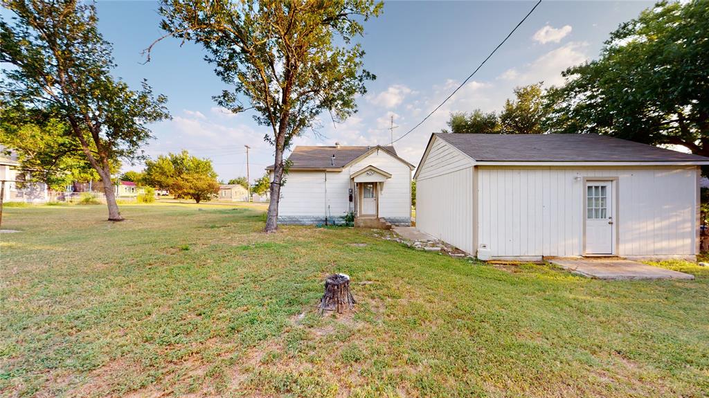 555 W Hempstead St, Giddings, Texas image 4