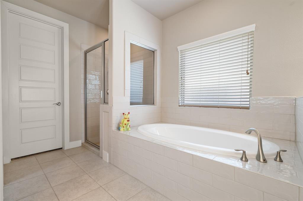320 Black Walnut Court, Conroe, Texas image 14