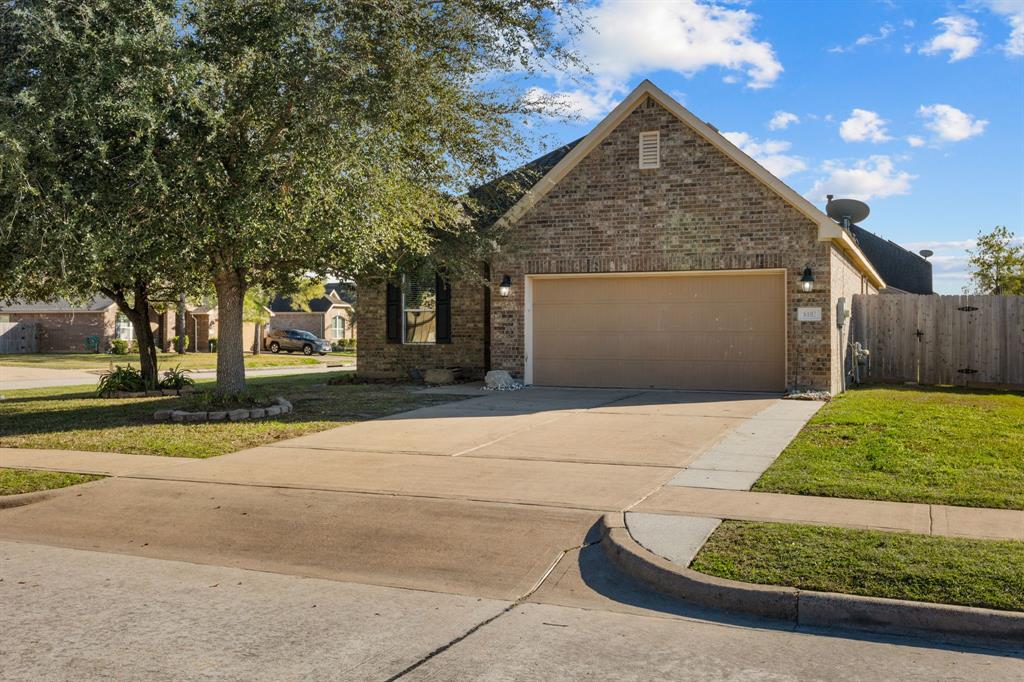 6102 Trout Court, Pearland, Texas image 1