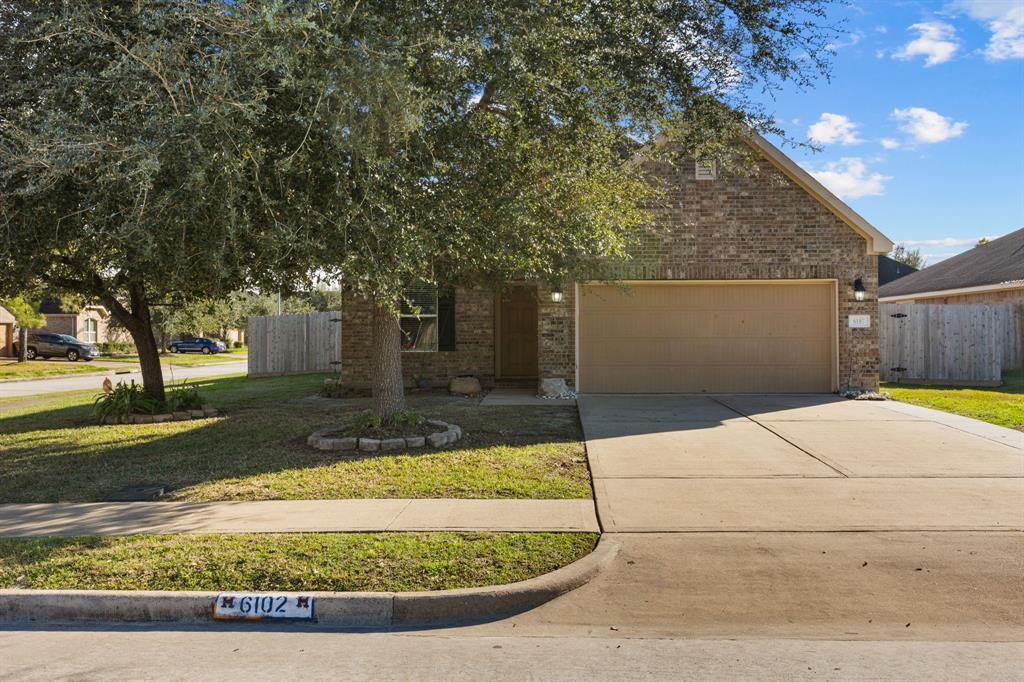 6102 Trout Court, Pearland, Texas image 2