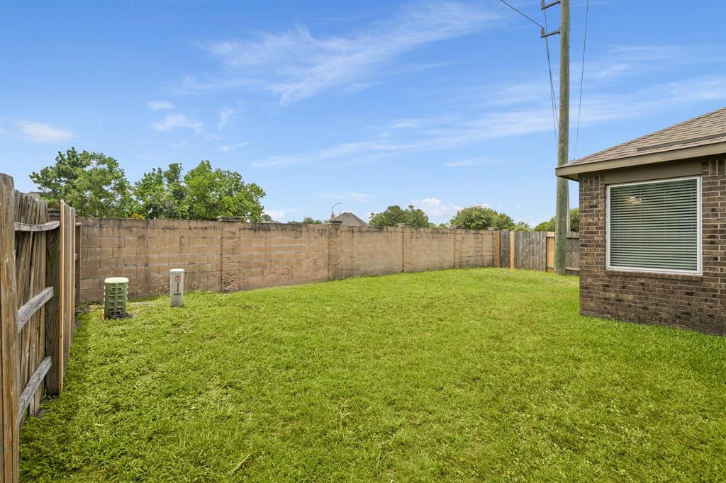 9710 Layton Ridge Drive, Humble, Texas image 34