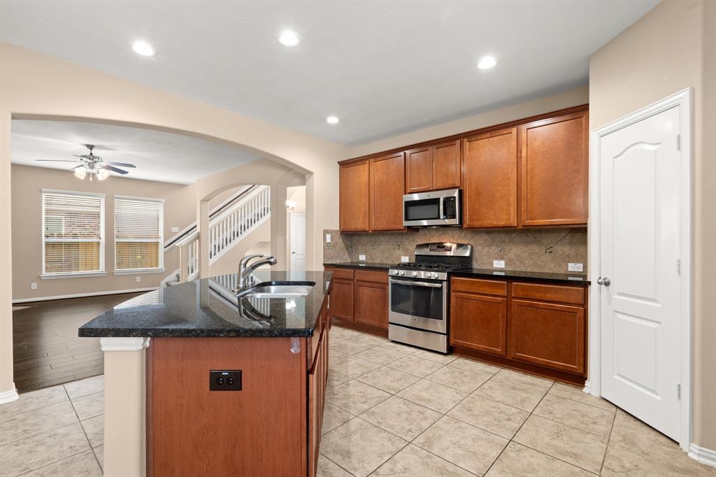 9710 Layton Ridge Drive, Humble, Texas image 14