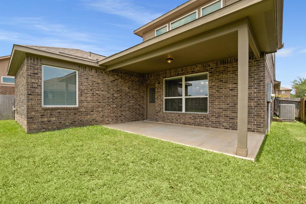 9710 Layton Ridge Drive, Humble, Texas image 31