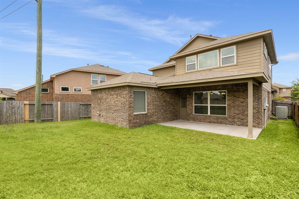 9710 Layton Ridge Drive, Humble, Texas image 32