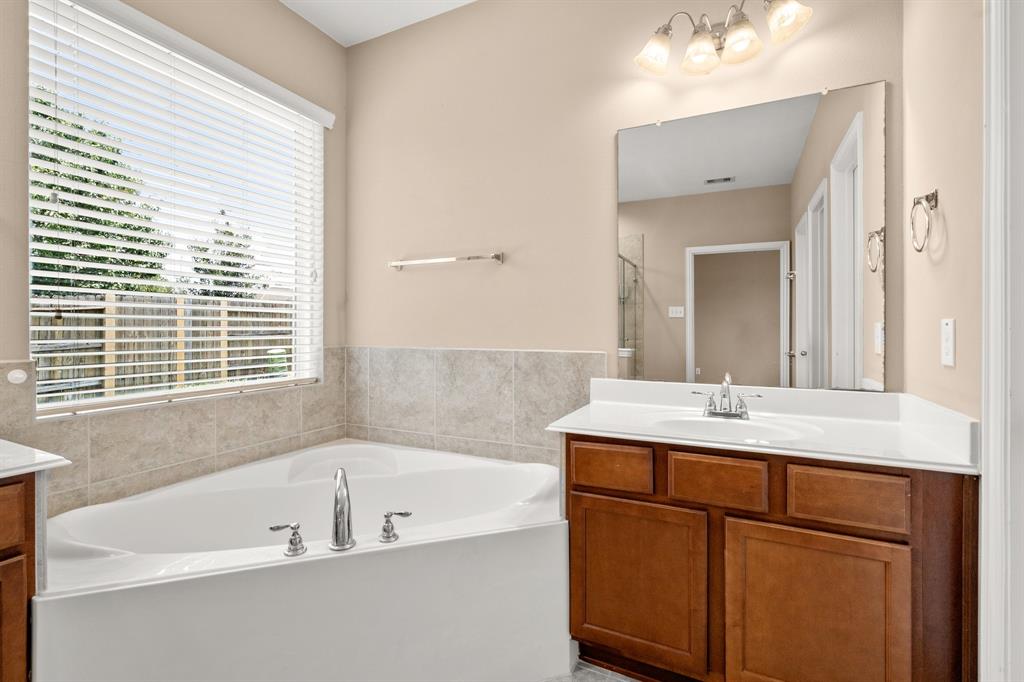 9710 Layton Ridge Drive, Humble, Texas image 23