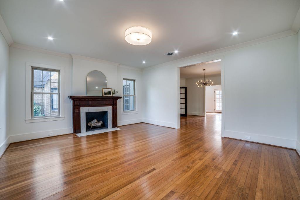 2402 Oakdale Street, Houston, Texas image 9