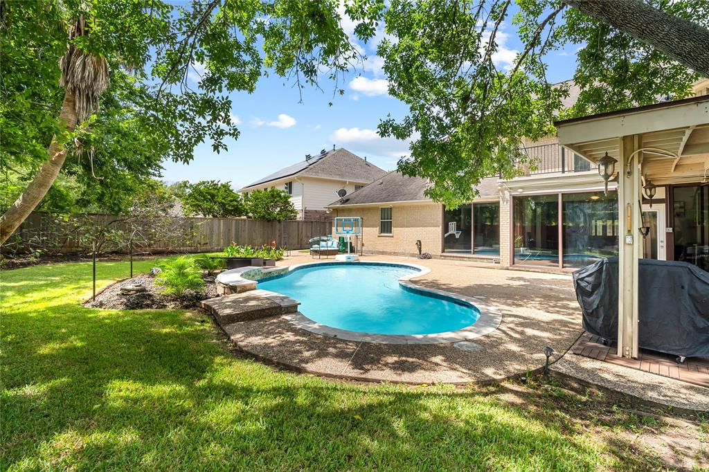 7610 Guinevere Drive, Sugar Land, Texas image 33