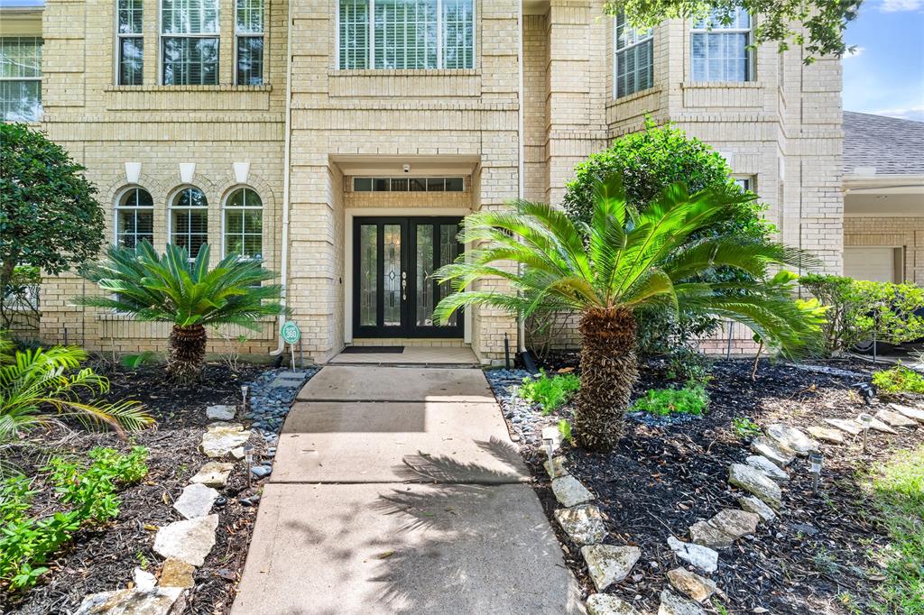 7610 Guinevere Drive, Sugar Land, Texas image 3