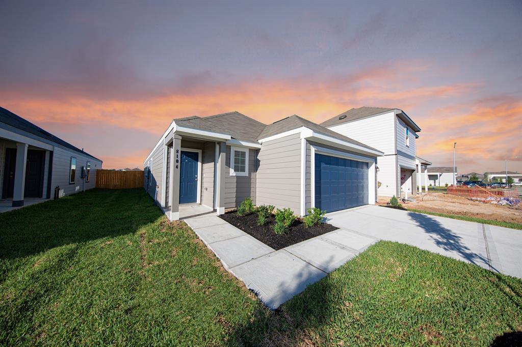 8104 Vanilla Orchid Drive, Houston, Texas image 3