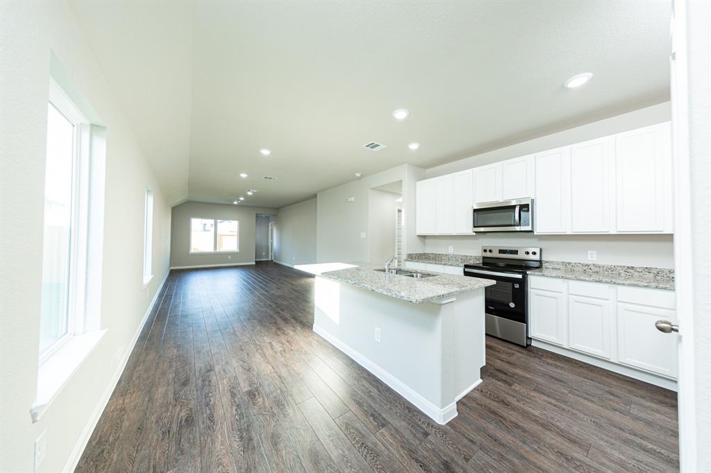 8104 Vanilla Orchid Drive, Houston, Texas image 4