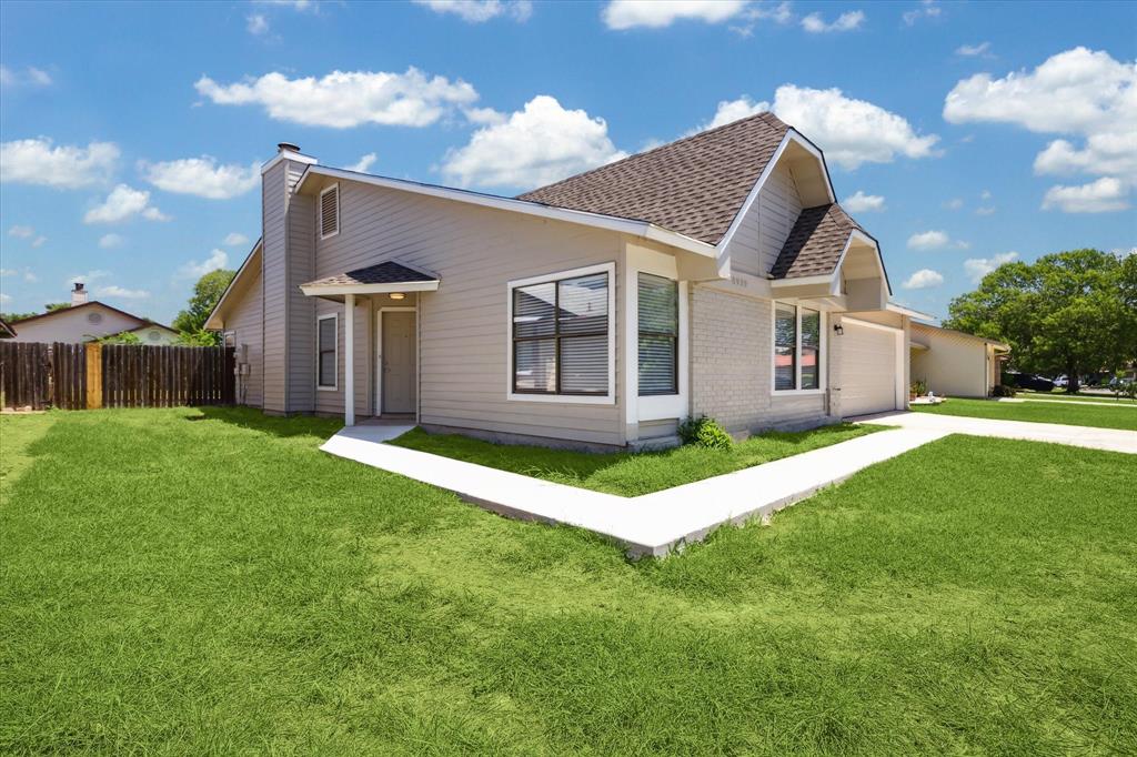 8939 Mansfield