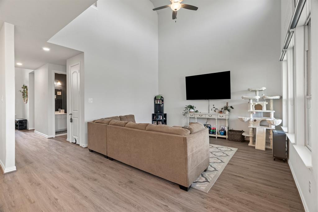 4303 Leslies Way, Dickinson, Texas image 18