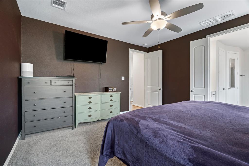 4303 Leslies Way, Dickinson, Texas image 12