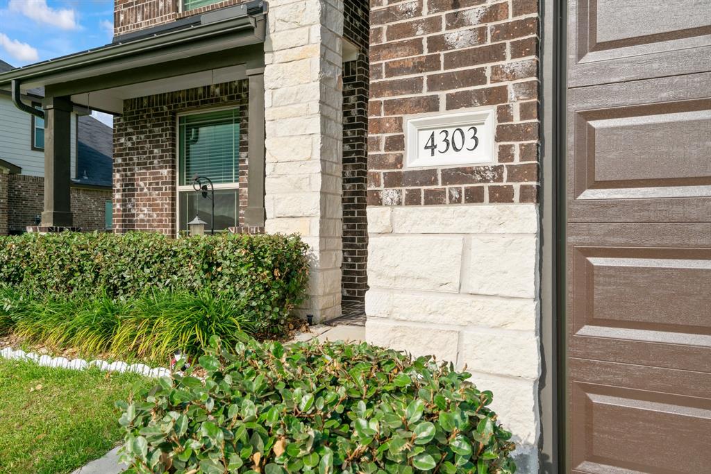 4303 Leslies Way, Dickinson, Texas image 4