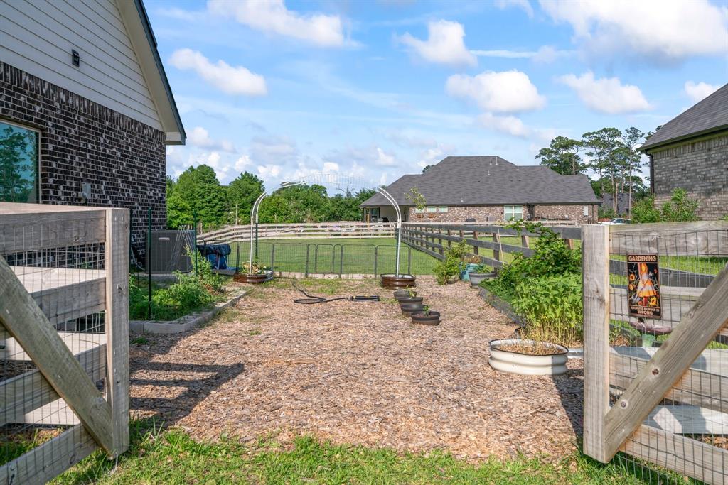 4303 Leslies Way, Dickinson, Texas image 34