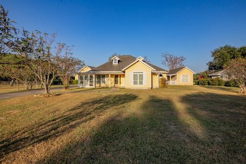 49 Lakeplace St Victoria TX 77905