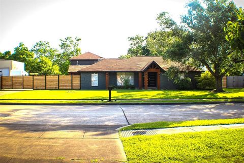 18428 Kings Row Houston TX 77058