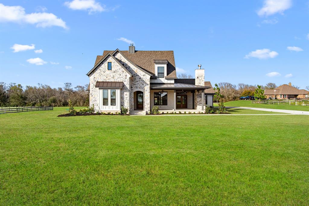 662 Blue Topaz Drive, Bellville, Texas image 3