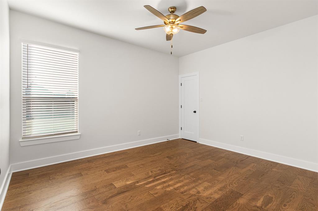 662 Blue Topaz Drive, Bellville, Texas image 38