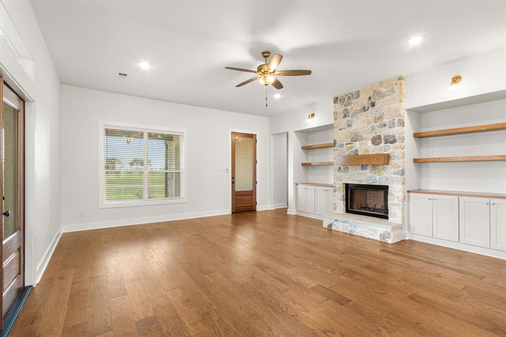 662 Blue Topaz Drive, Bellville, Texas image 11
