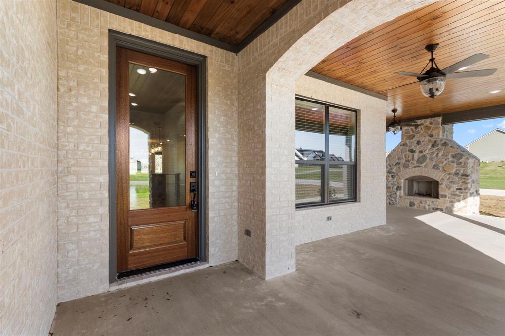 662 Blue Topaz Drive, Bellville, Texas image 7