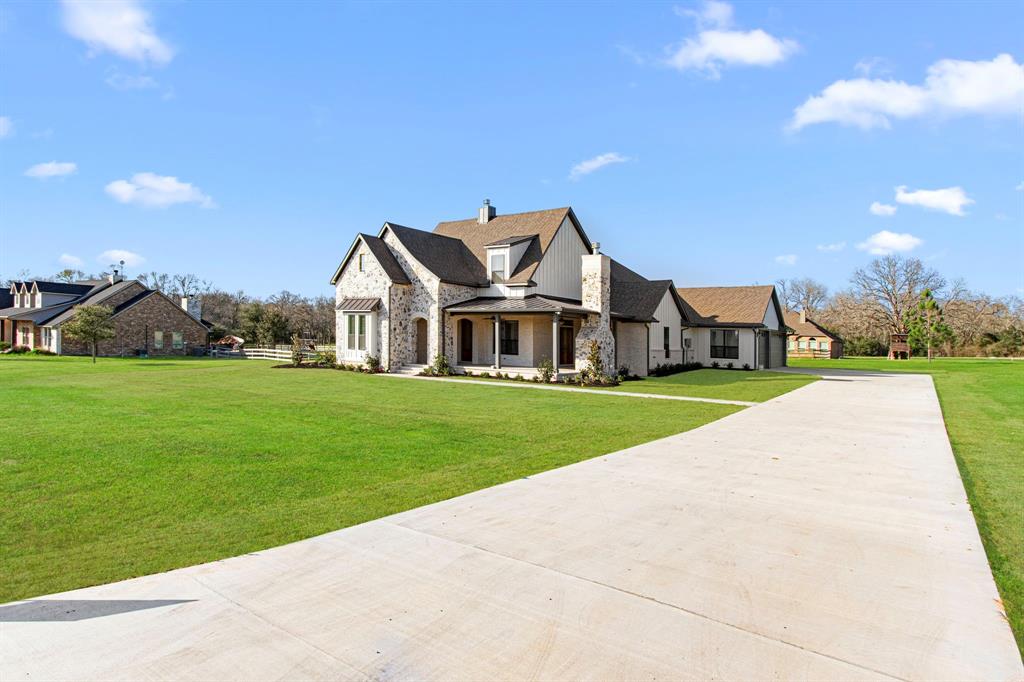 662 Blue Topaz Drive, Bellville, Texas image 2