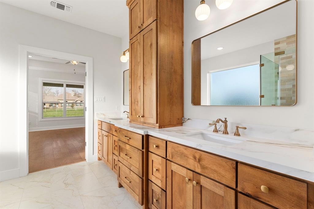662 Blue Topaz Drive, Bellville, Texas image 33