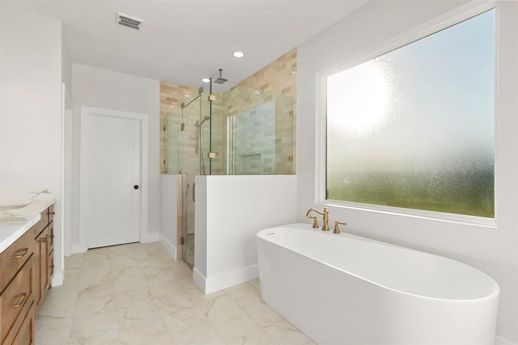 662 Blue Topaz Drive, Bellville, Texas image 30