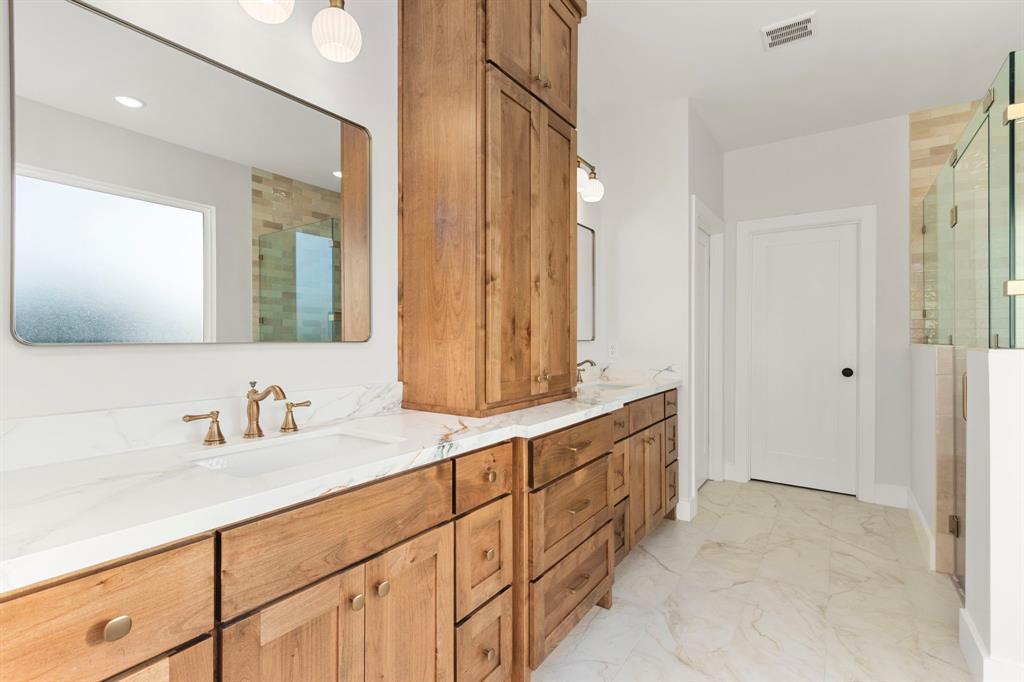 662 Blue Topaz Drive, Bellville, Texas image 31