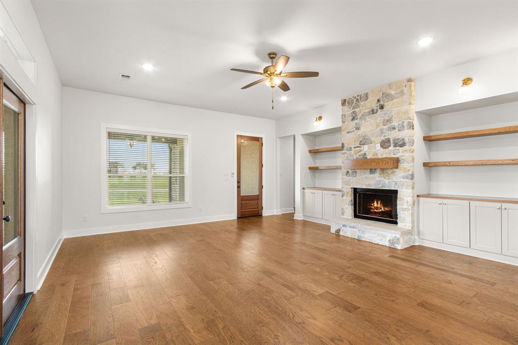 662 Blue Topaz Drive, Bellville, Texas image 10
