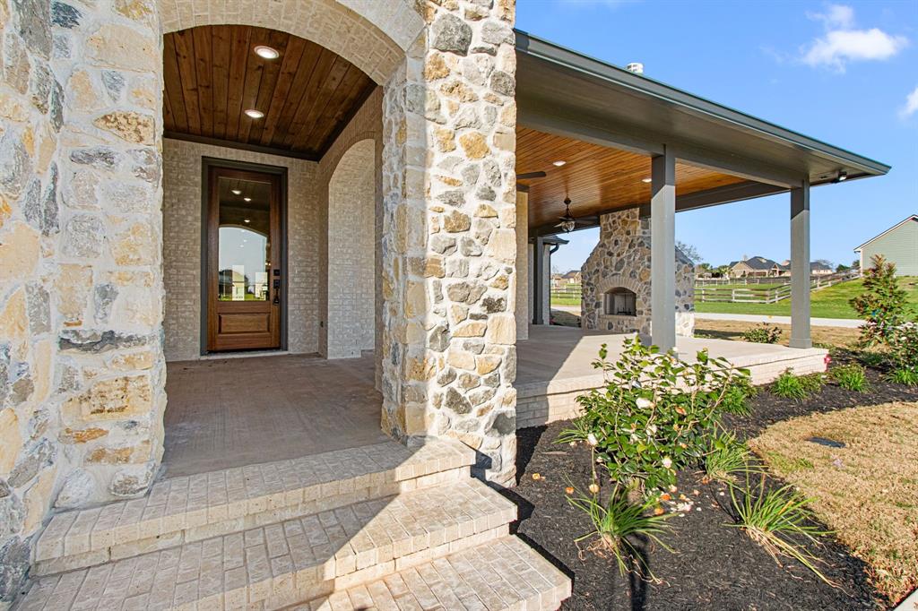 662 Blue Topaz Drive, Bellville, Texas image 6