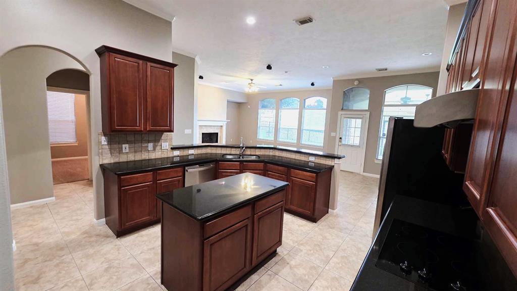 8931 Pine Shores Drive, Humble, Texas image 8