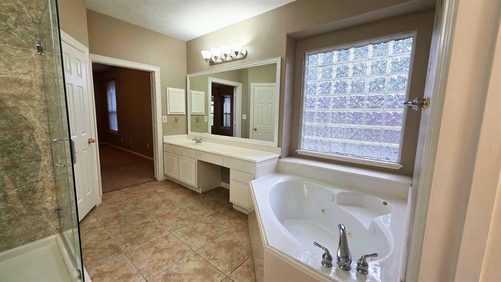8931 Pine Shores Drive, Humble, Texas image 23