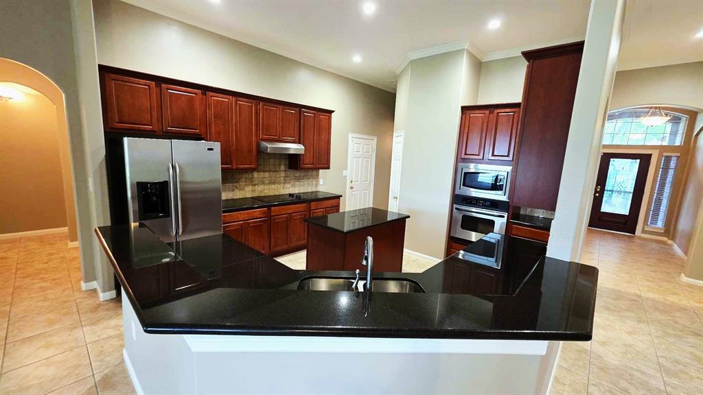 8931 Pine Shores Drive, Humble, Texas image 11