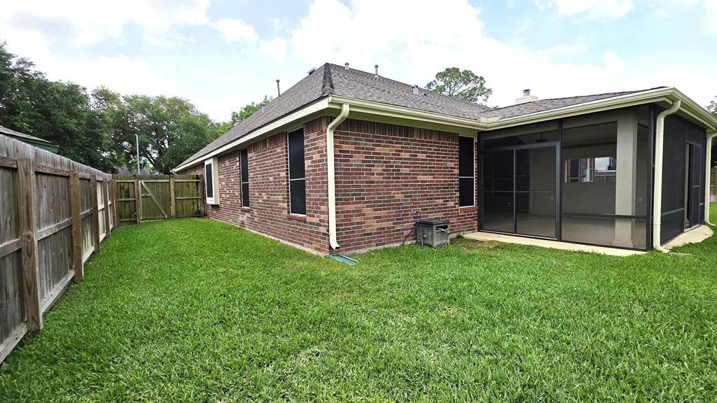 8931 Pine Shores Drive, Humble, Texas image 36