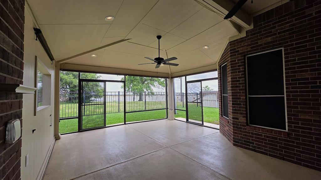 8931 Pine Shores Drive, Humble, Texas image 40