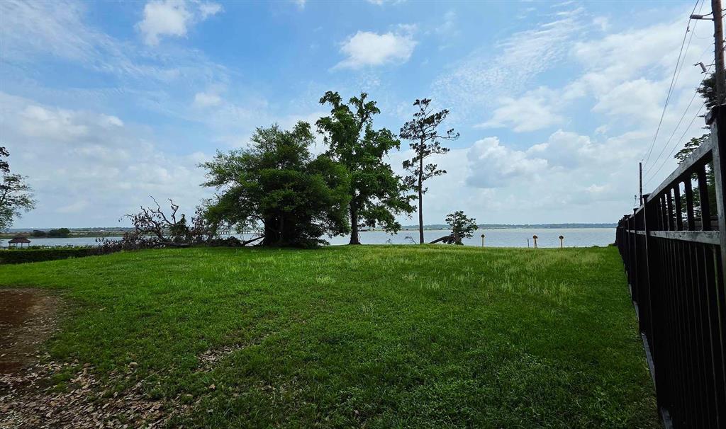 8931 Pine Shores Drive, Humble, Texas image 37