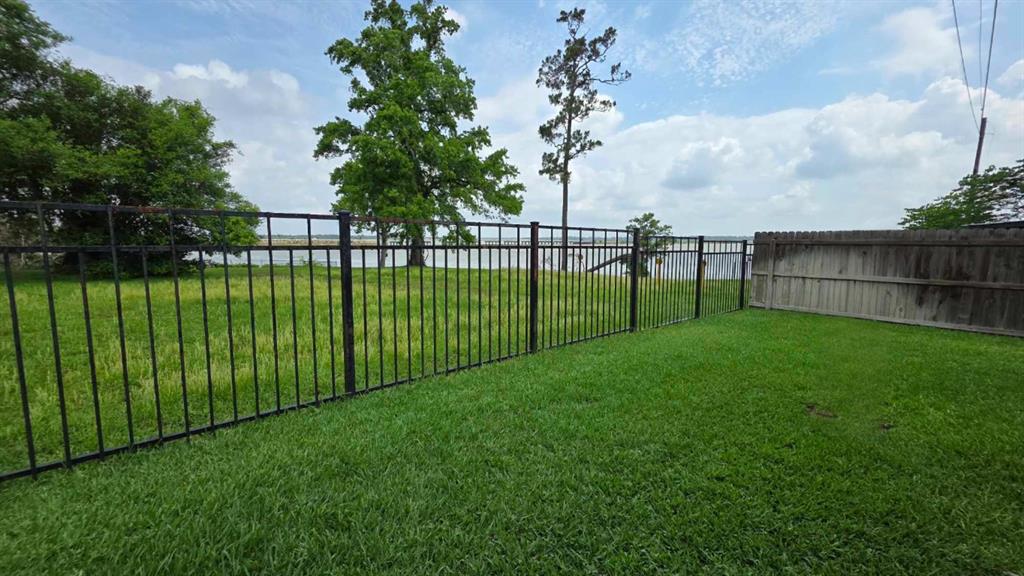 8931 Pine Shores Drive, Humble, Texas image 2