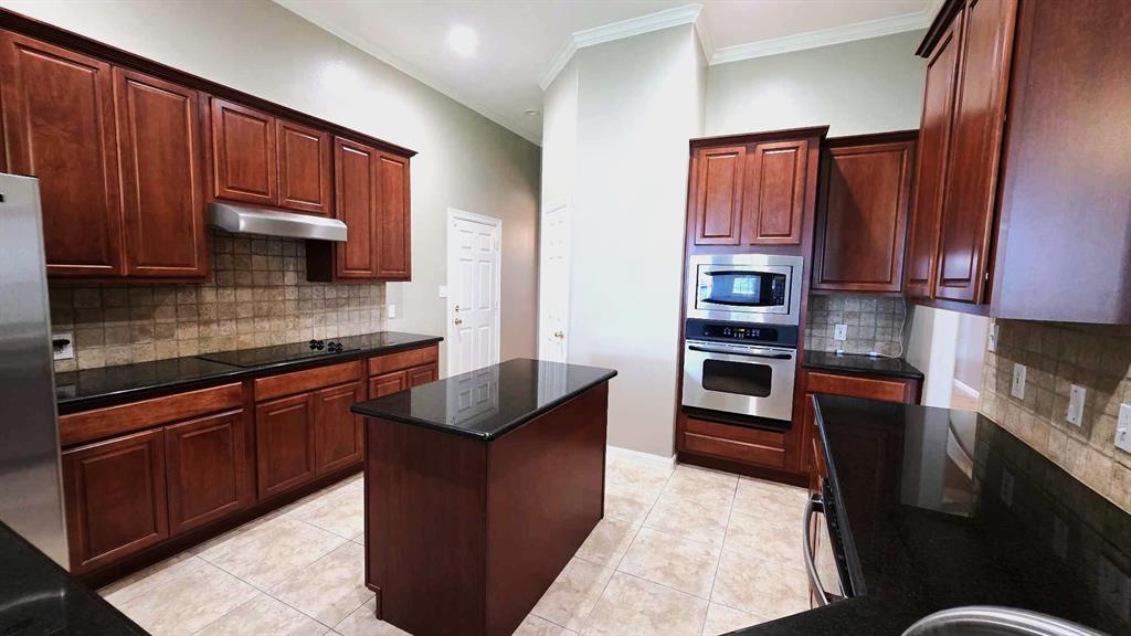 8931 Pine Shores Drive, Humble, Texas image 10