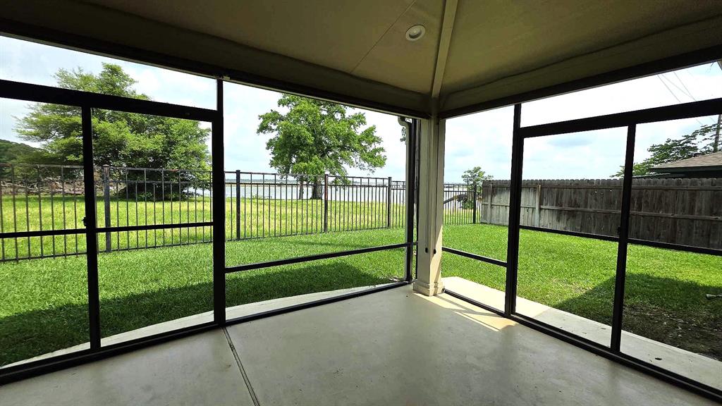 8931 Pine Shores Drive, Humble, Texas image 39