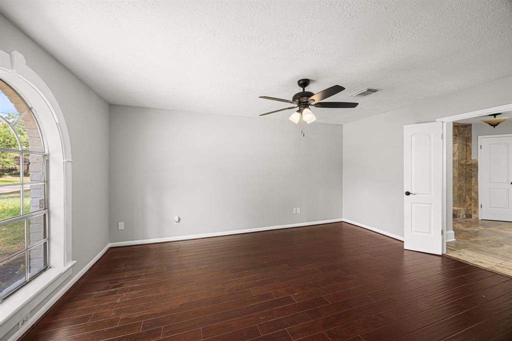 15115 Gladebrook Drive, Houston, Texas image 6